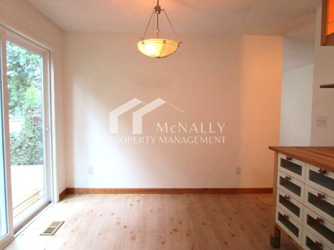 Building Photo - Lovely 3 Bedroom 1 Bath Home in Gig Harbor