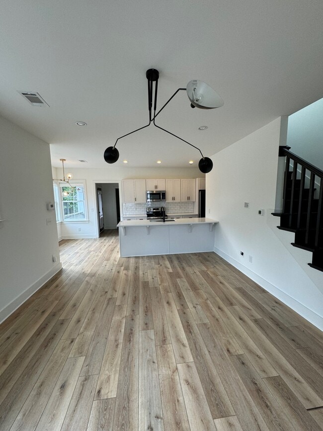 Building Photo - 509 Rosedale Ave