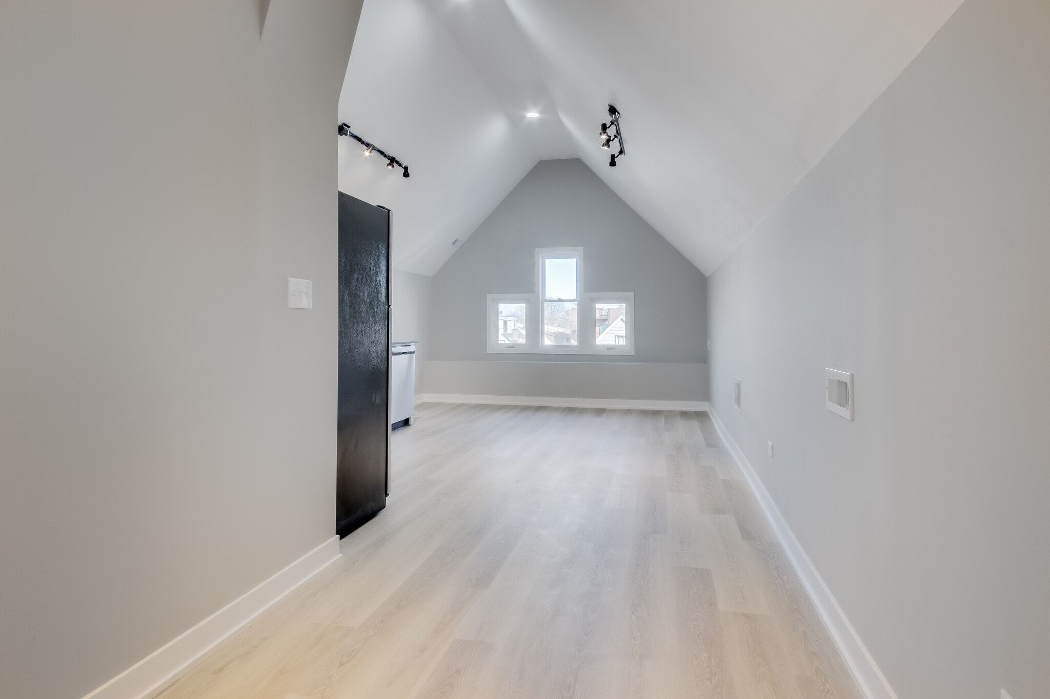 Building Photo - 2842 N Avers Ave