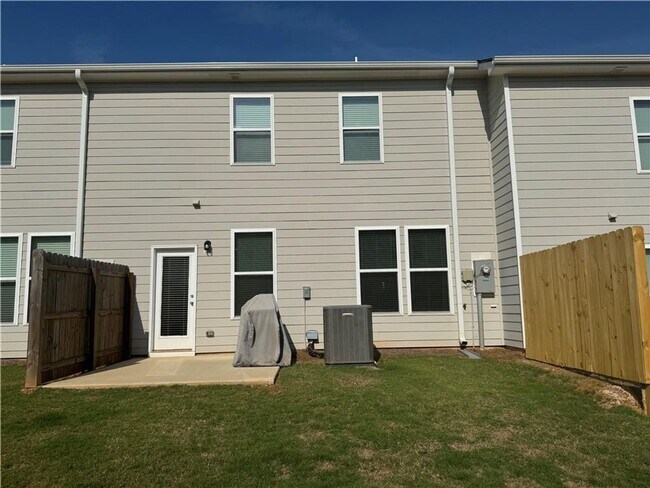 Building Photo - Beautiful Townhome Located at The Borough at Wyndham South!