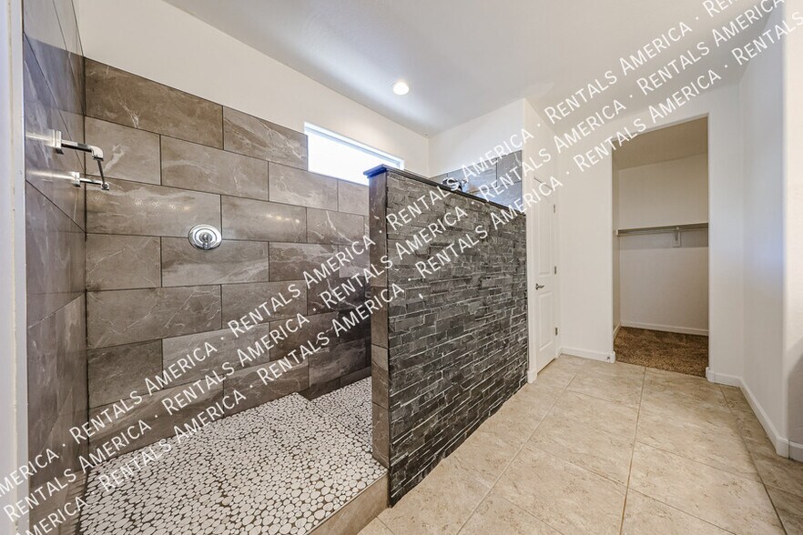 Building Photo - 29539 W Whitton Ave