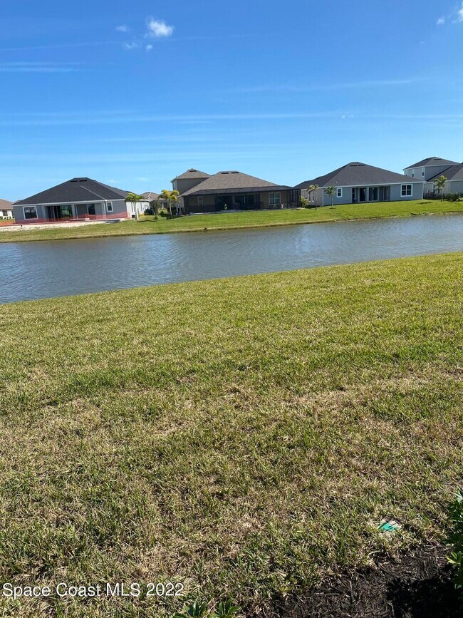 Building Photo - 8321 Paragrass Ave