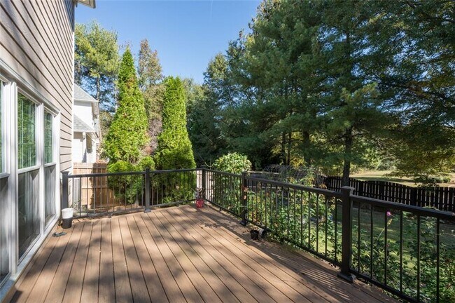 Building Photo - 2433 Gablewood Dr NE