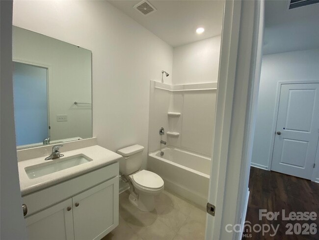 Building Photo - 14057 Lake Home Ln