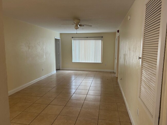 Building Photo - 3800 SW 20th Ave