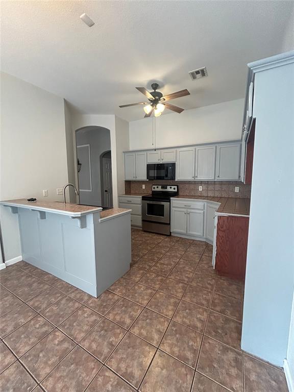 Building Photo - 1925 Olde School Rd