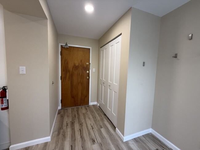 Building Photo - Remodeled 2-Bedroom!