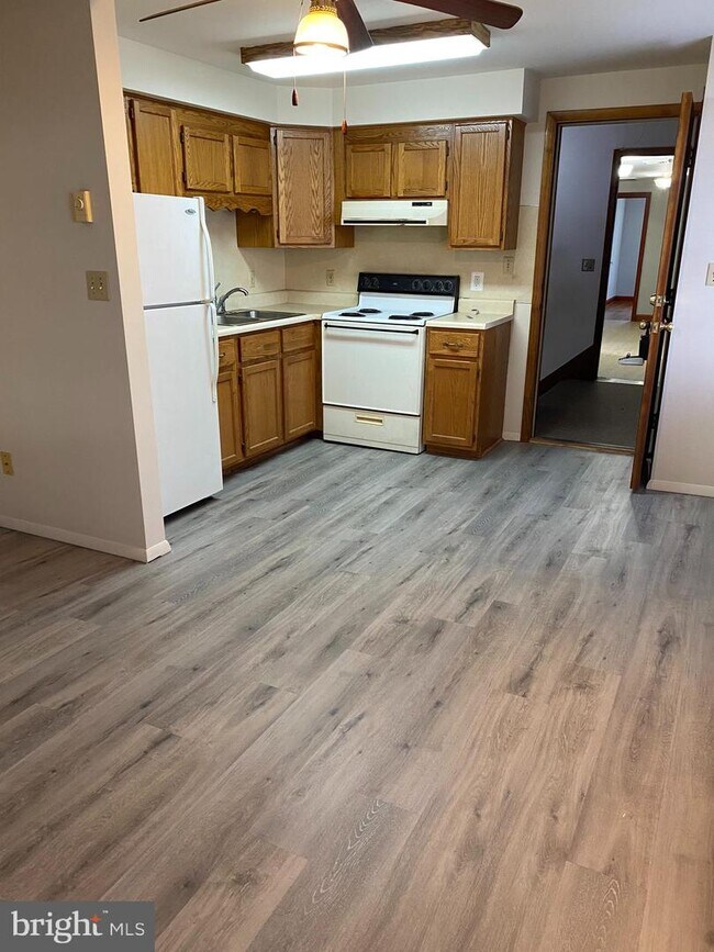 Building Photo - 1412 Fairmount Rd