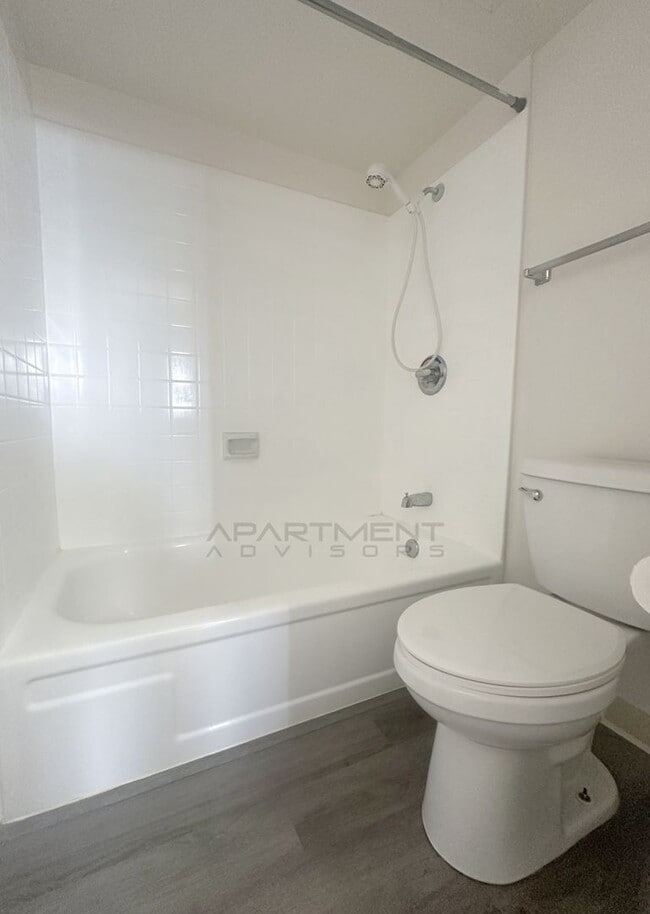 Building Photo - 2499 Kapiolani Blvd