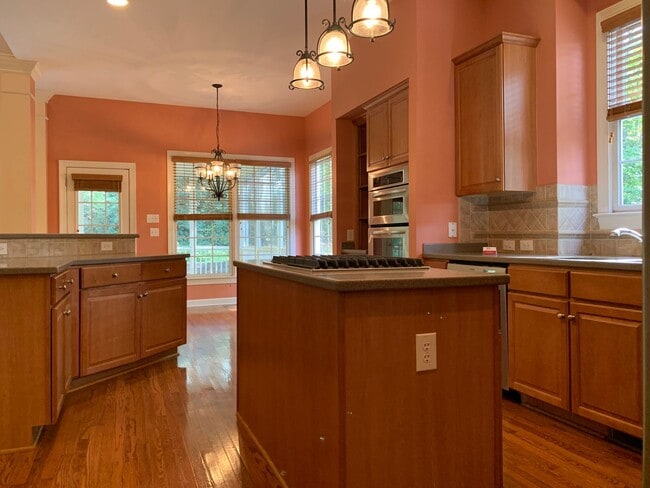 Building Photo - AMAZING Luxurious Residence, Near Educational Facilities, With Upscale Amenities!