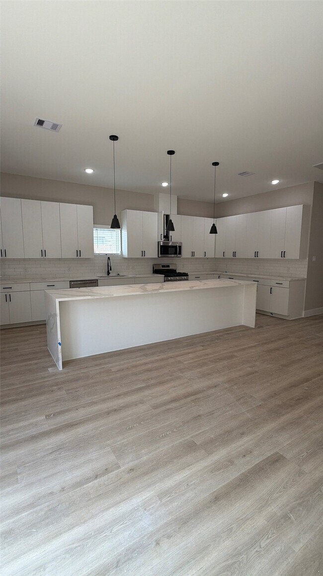 Building Photo - 2615 Piemonte Ave