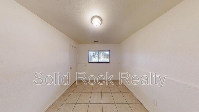 Building Photo - 44 Sunflower Rd