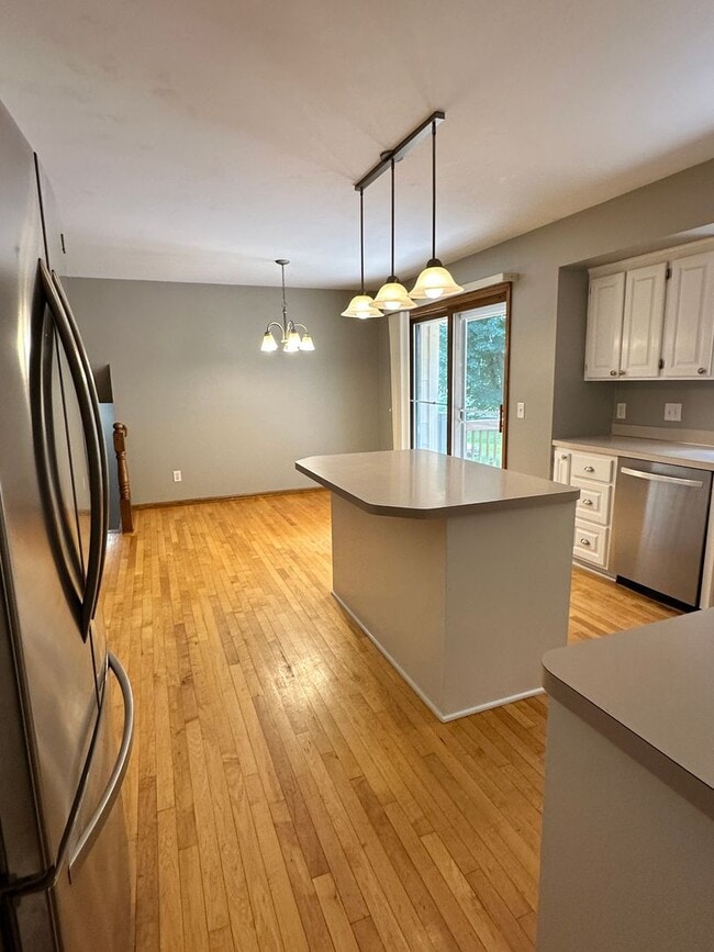 Building Photo - Maple Grove Single Family Home, Office, Fa...