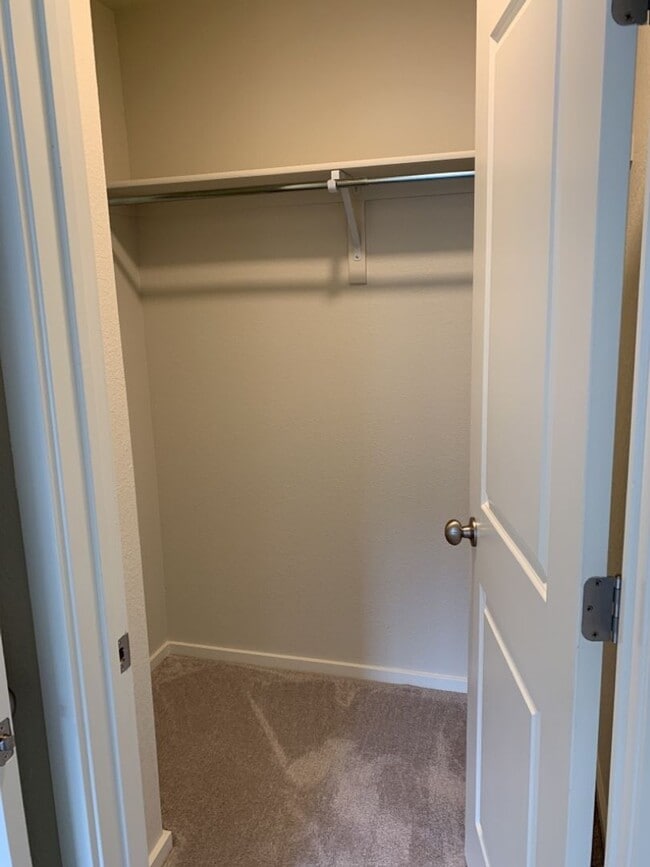 Building Photo - 3 Bed / 2.5 Bath Townhome with Attached Garage in NE Ft. Collins