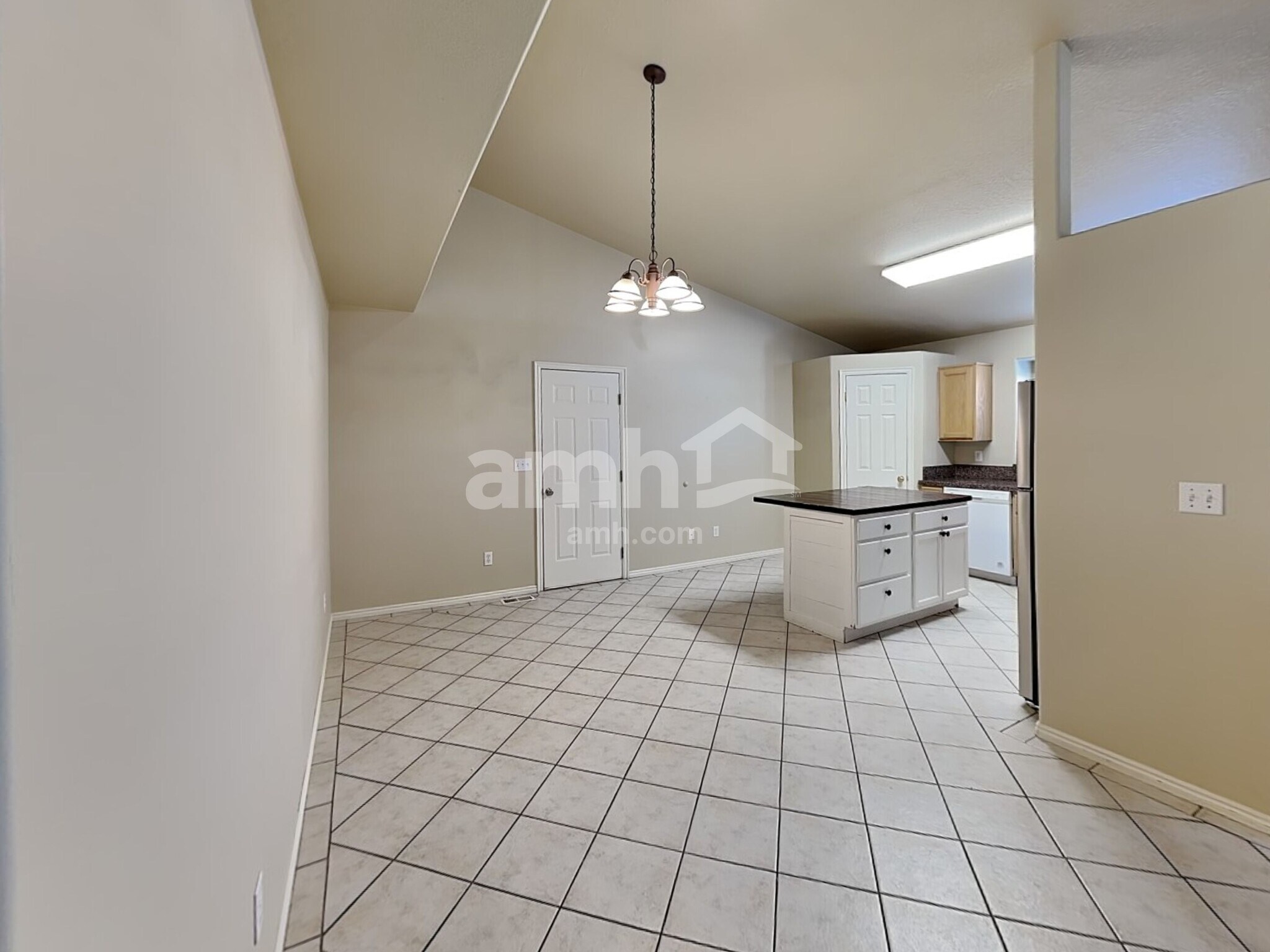 Building Photo - 32 E 2200 S