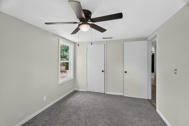 Building Photo - 902 George Hill Rd