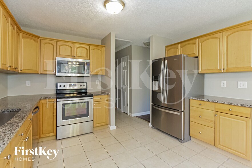 Building Photo - 420 W Henry St