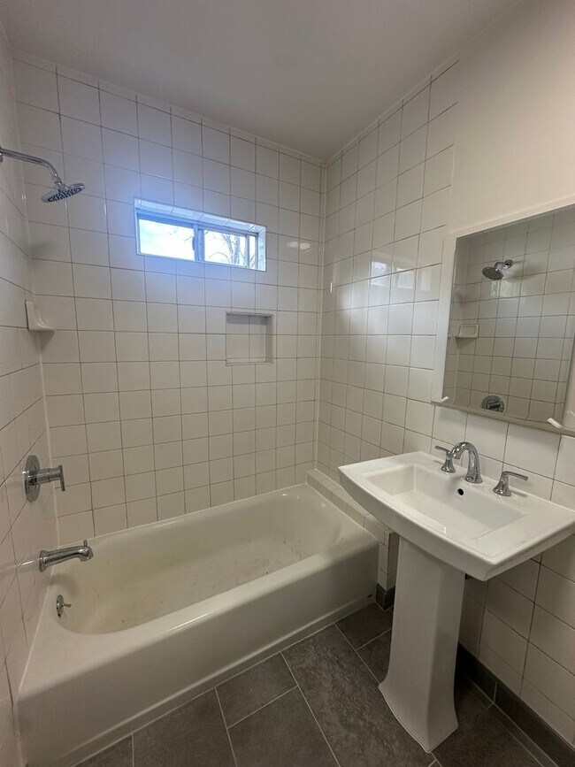 Building Photo - East Side Charming Home