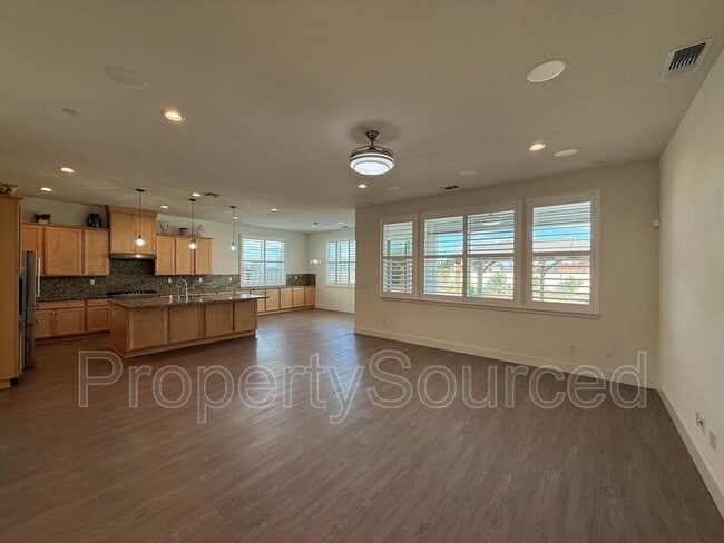 Building Photo - 1136 Crescent Ave