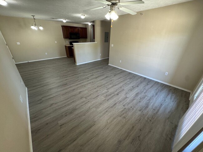 Building Photo - 2 bedroom 2 bath apartment at Clifton Heig...