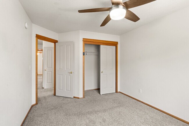 Building Photo - 608 Shadow Way