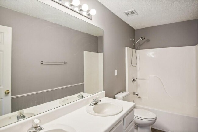 Building Photo - 2455 Beckenham Pl