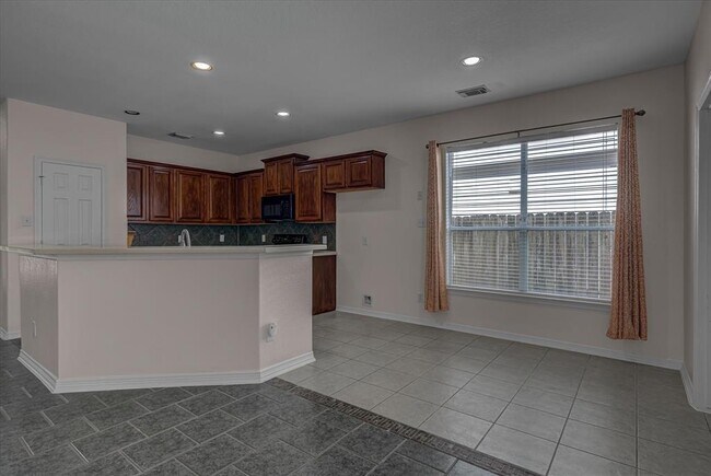 Building Photo - 21322 Willow Glade Dr