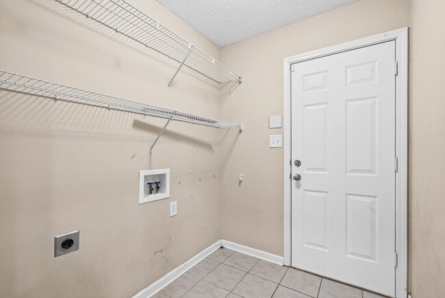 Building Photo - 3838 Aly Sheba Dr