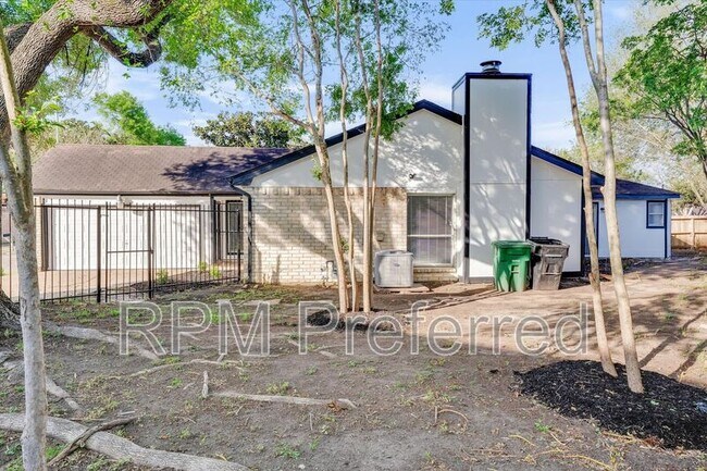 Building Photo - 8526 Deer Meadow Dr