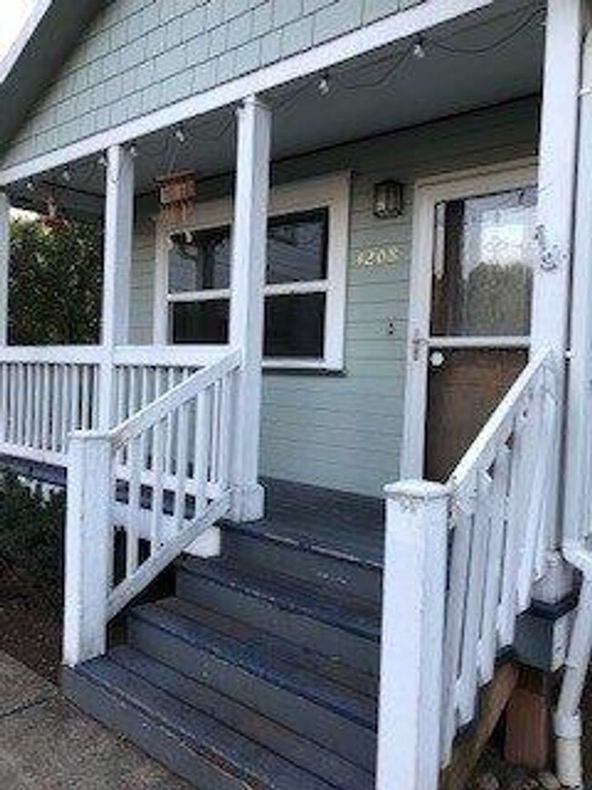 Building Photo - Charming two bedroom house in Vancouver wi...