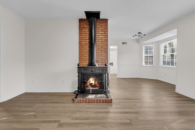 Building Photo - 8493 Cedarbrush Dr