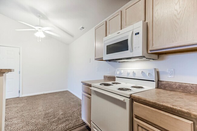 One Bedroom - 1 Bed / 1 Bath - 886 Sq.Ft. - The Overlook