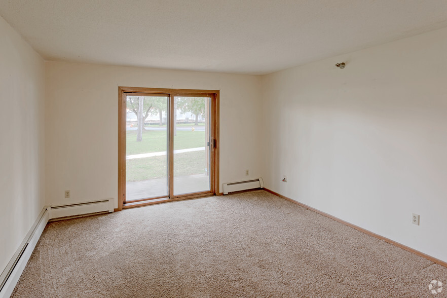 2BR, 1BA - Pine Point Apartments