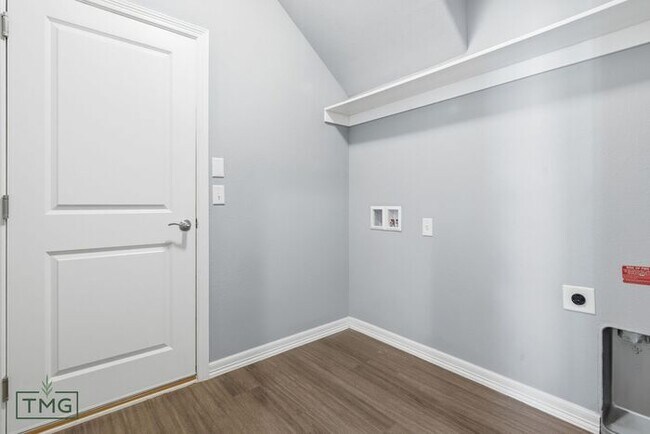 Building Photo - 3 Car Garage! Gorgeous 4/3.5/3 Luxury Home