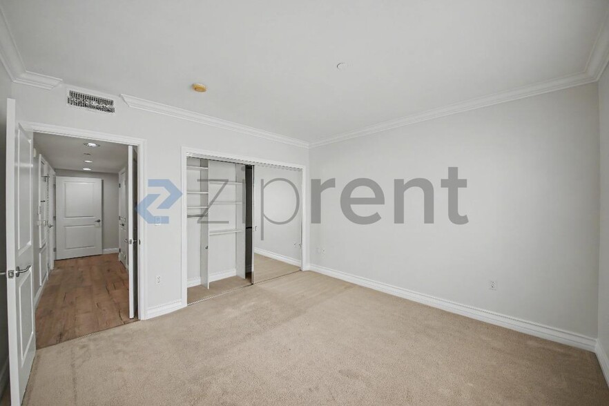 Building Photo - Unit 204