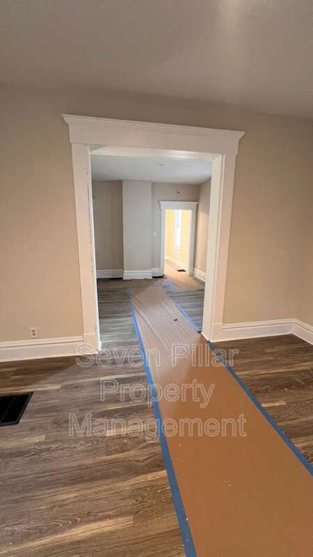 Building Photo - 1345 E Livingston Ave