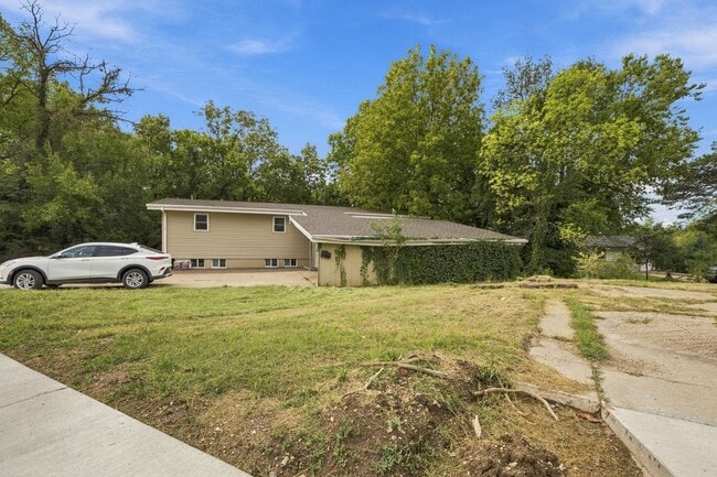 Building Photo - 2309 Anderson Ave
