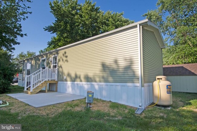 Building Photo - 123 Carnation Dr