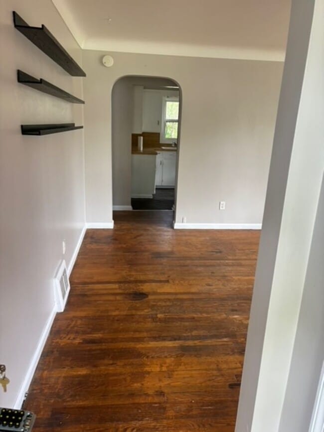 Building Photo - 829 Marcia St SW