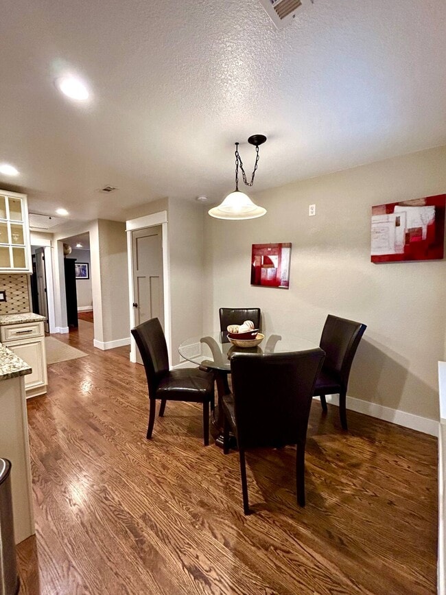 eat-in space - 2925 Newton St