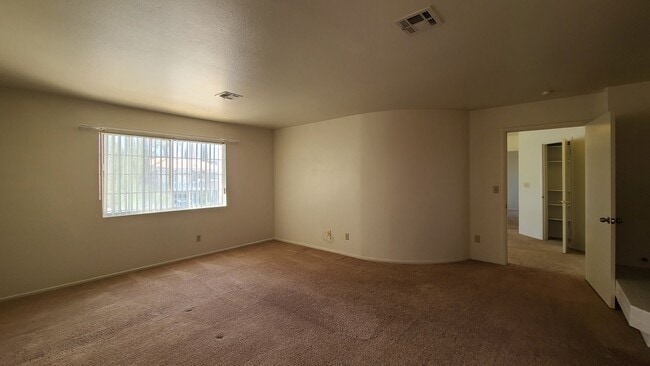 Building Photo - 2 Story home with 4 Bedrooms