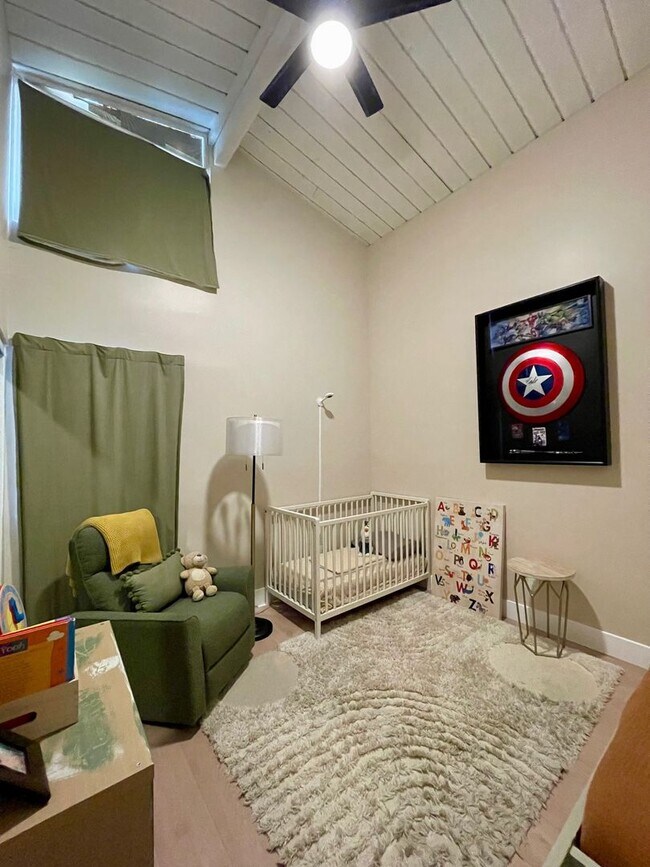Building Photo - Gorgeous Mid century Modern home in San Carlos
