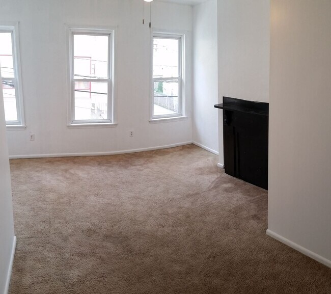 Building Photo - Huge Luxury South Side Home w/ Stainless K...