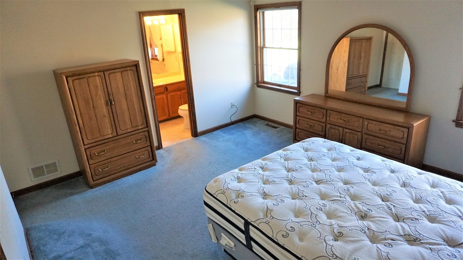 Master Bedroom view 3 - w/en-suite bathroom - 217 Deer Run Trail