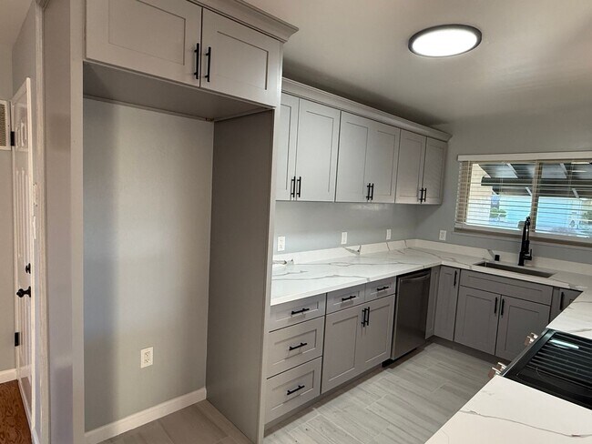 Building Photo - Renovated 3-Bedroom Single Family Home in Pinole Available Now!!!