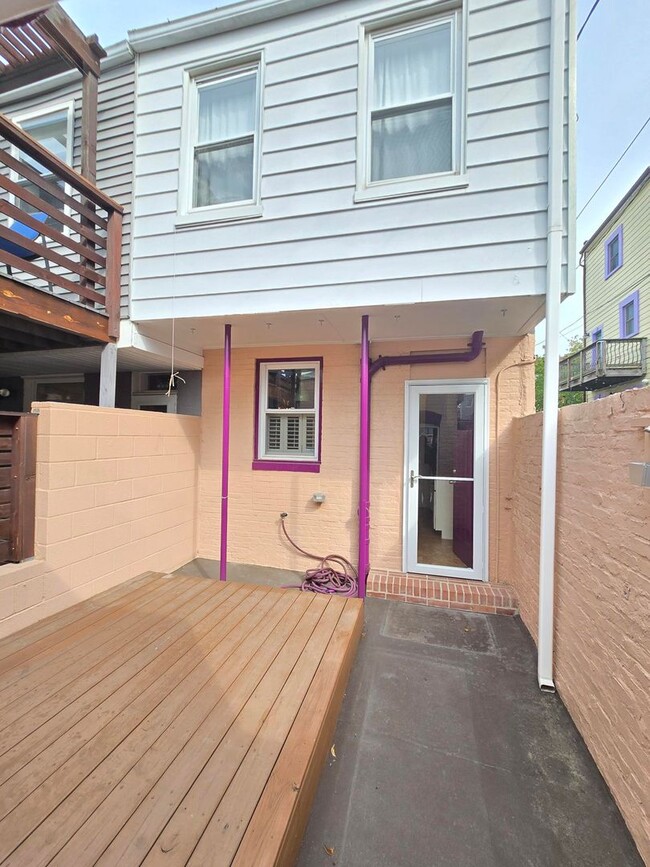 Building Photo - Beautiful 2 Bedroom 1.5 Bathrooms Patterson Park