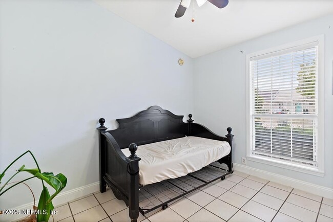 Building Photo - 2423 N Seabury Pl