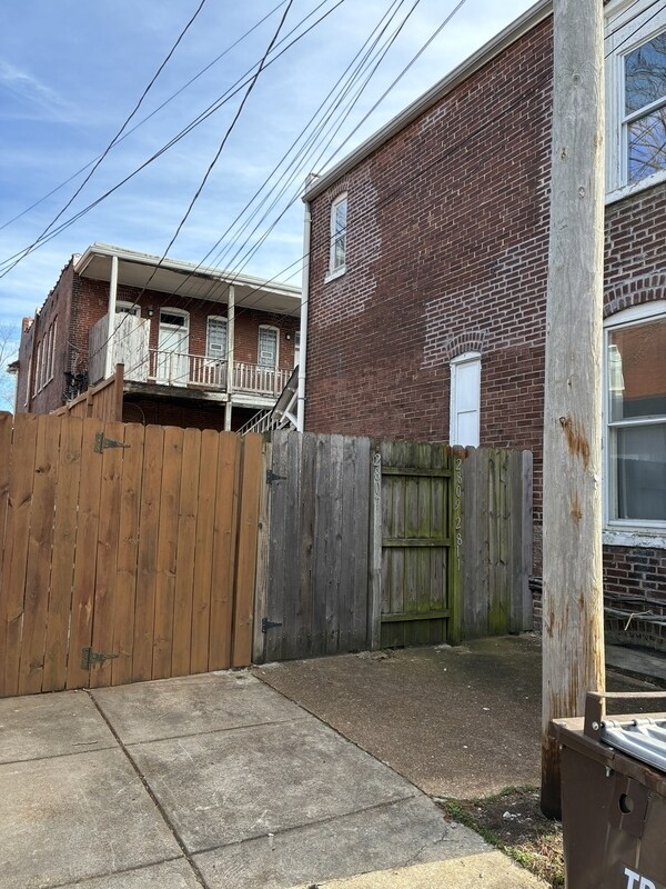 Building Photo - 2807 Miami St