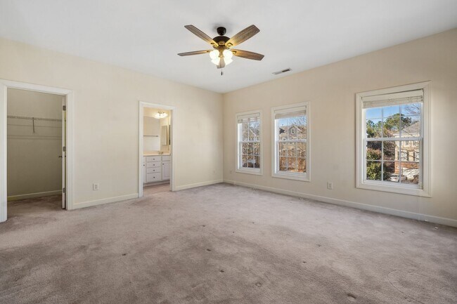 Building Photo - Olde Raleigh Stunner! 2 Primary Suites! Flexible move in date!