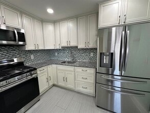 Building Photo - 374 Cator Ave